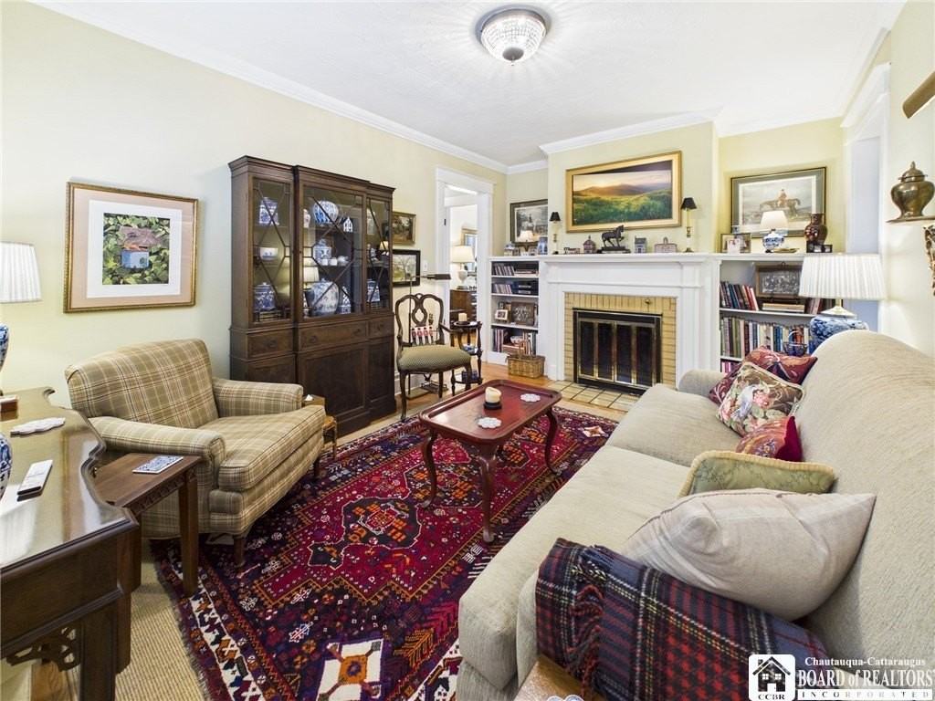 422 York St - Photo 4 of 47