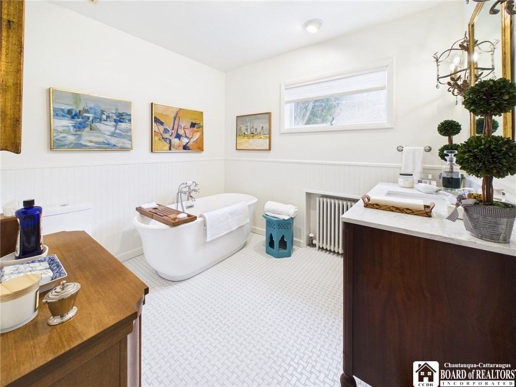 422 York St - Photo 5 of 47