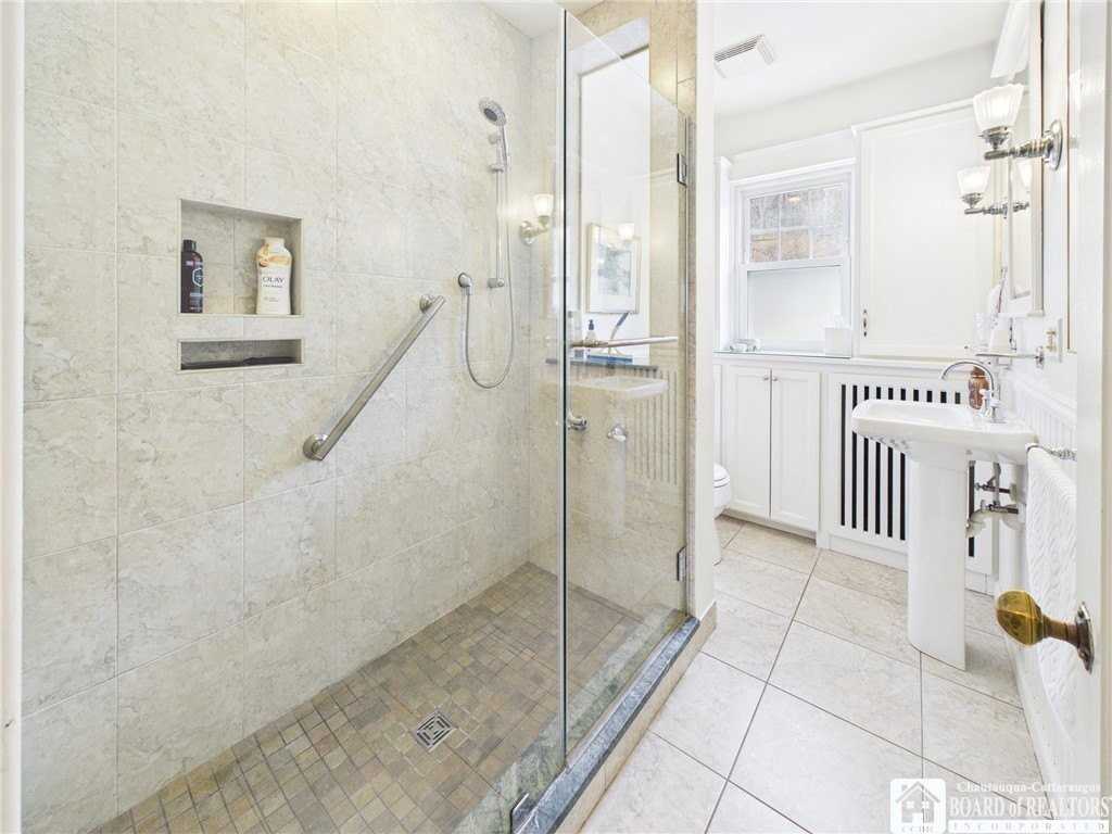 422 York St - Photo 6 of 47