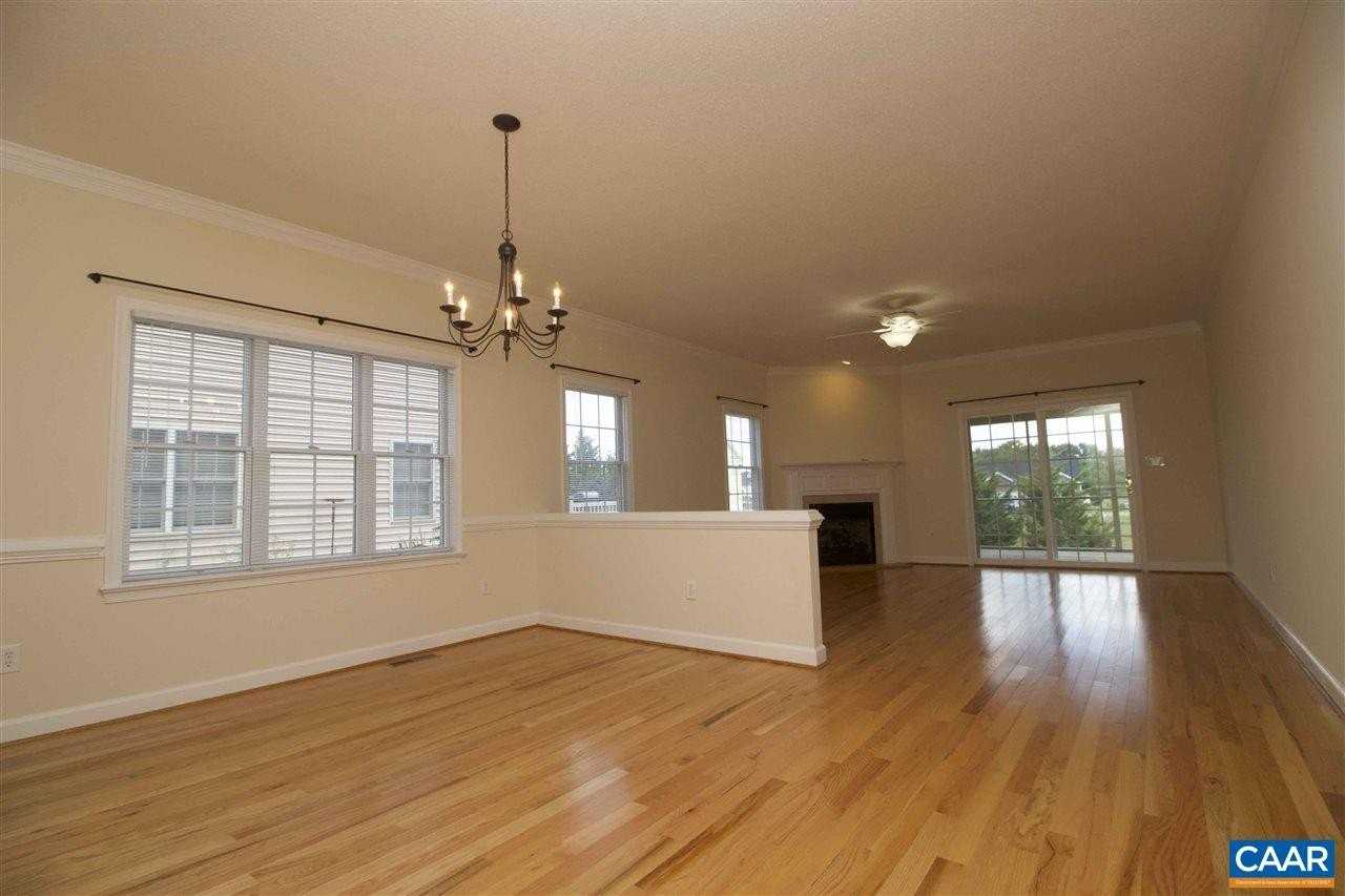 121 Bryant Dr - Photo 3 of 17