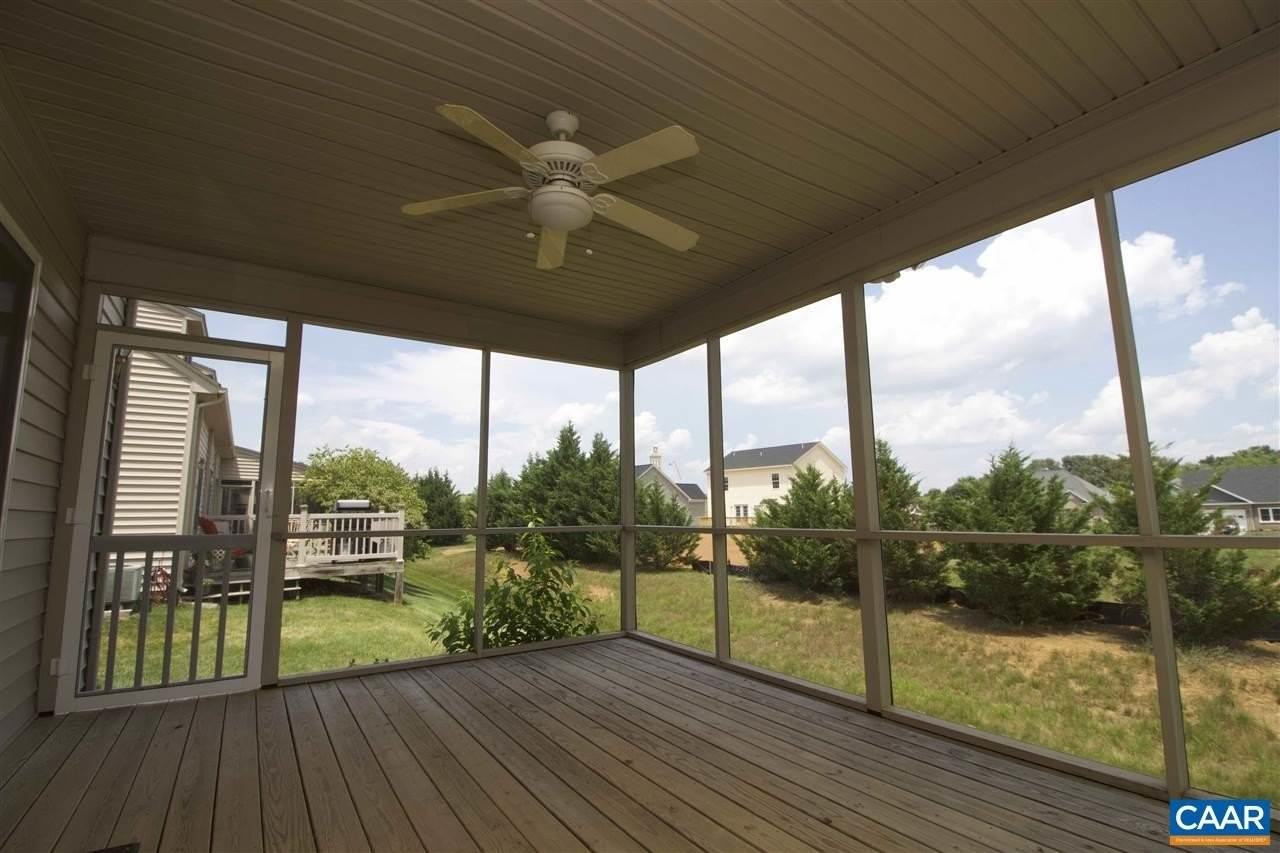 121 Bryant Dr - Photo 5 of 17