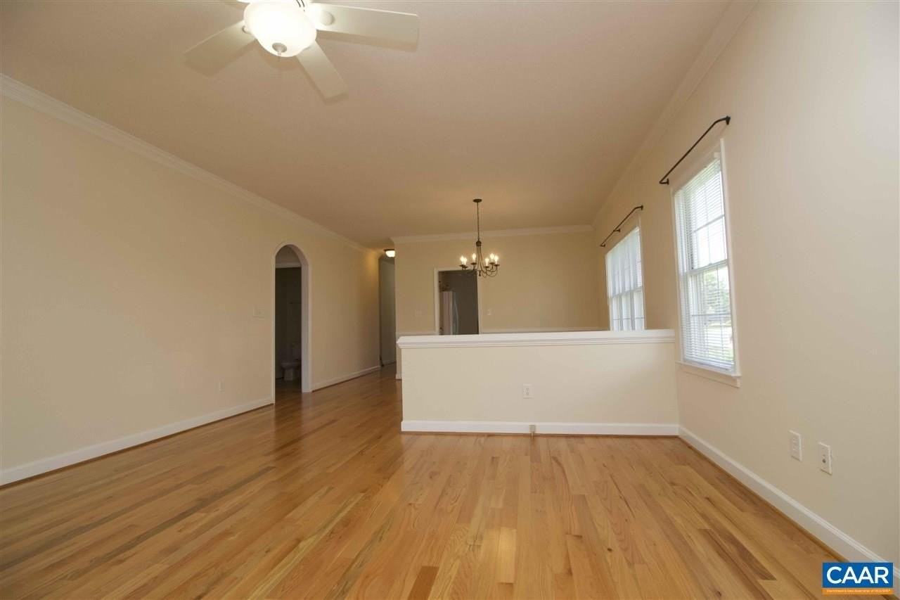 121 Bryant Dr - Photo 6 of 17