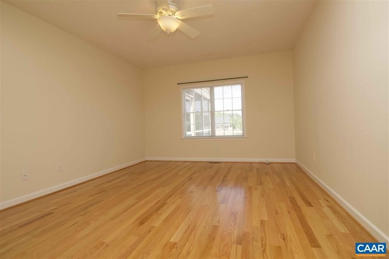 121 Bryant Dr - Photo 7 of 17