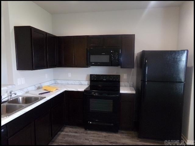 1304 Yarrow Dr - Photo 4 of 22