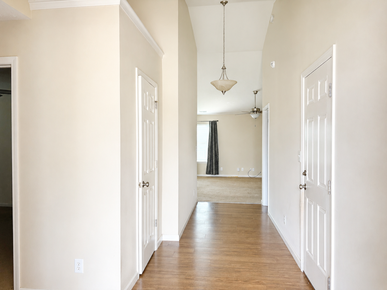 2915 Dillon Dr - Photo 2 of 14
