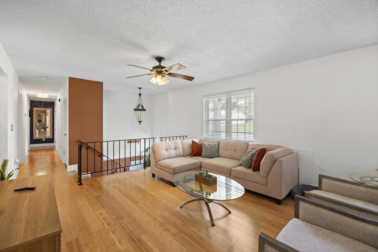 8410 Smoketree Cir - Photo 3 of 27