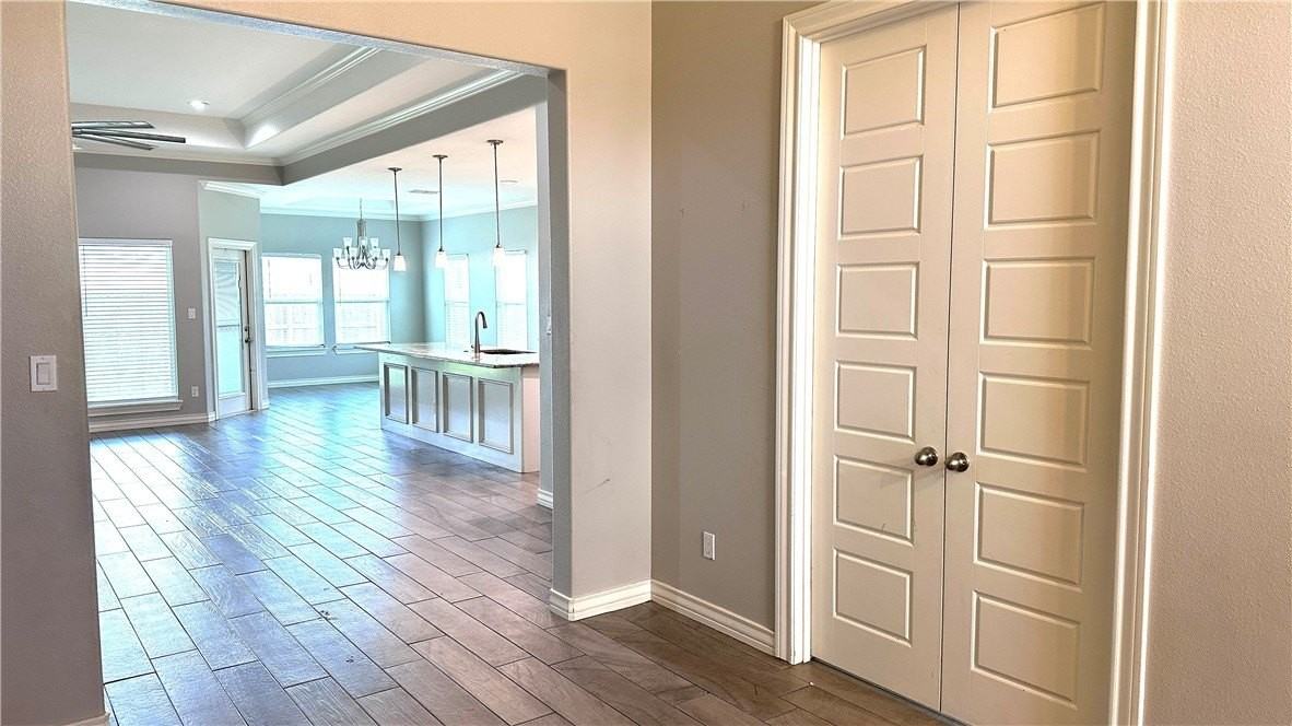 3734 Berkeley Dr - Photo 2 of 23