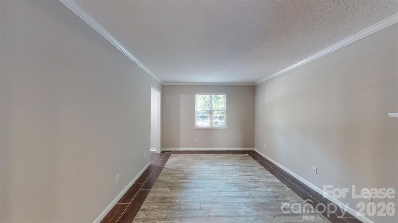 3280 Heathstead Pl - Photo 4 of 30