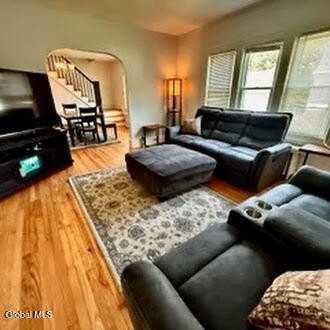 2121 Burdett Ave - Photo 4 of 24