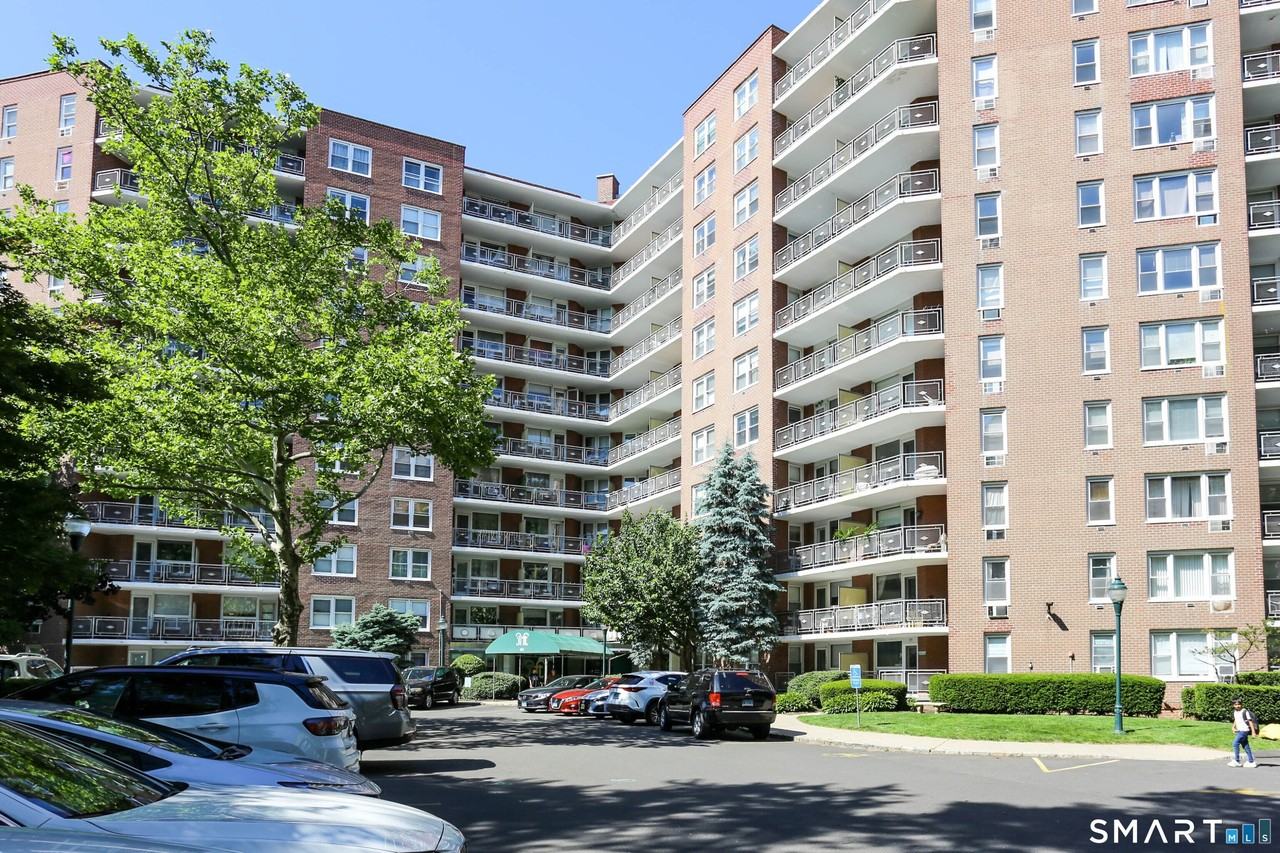 91 Strawberry Hill Ave #923