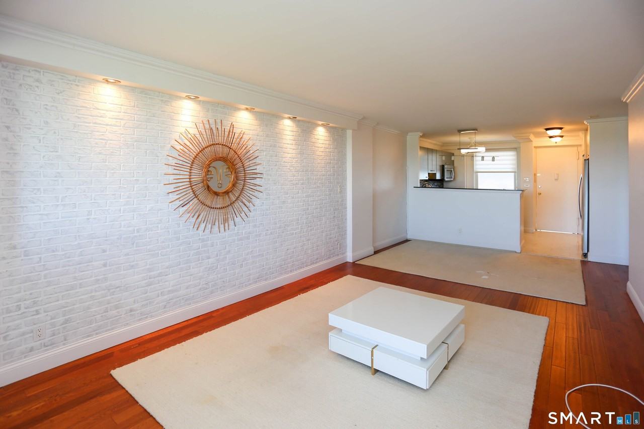 91 Strawberry Hill Ave #923 - Photo 6 of 32