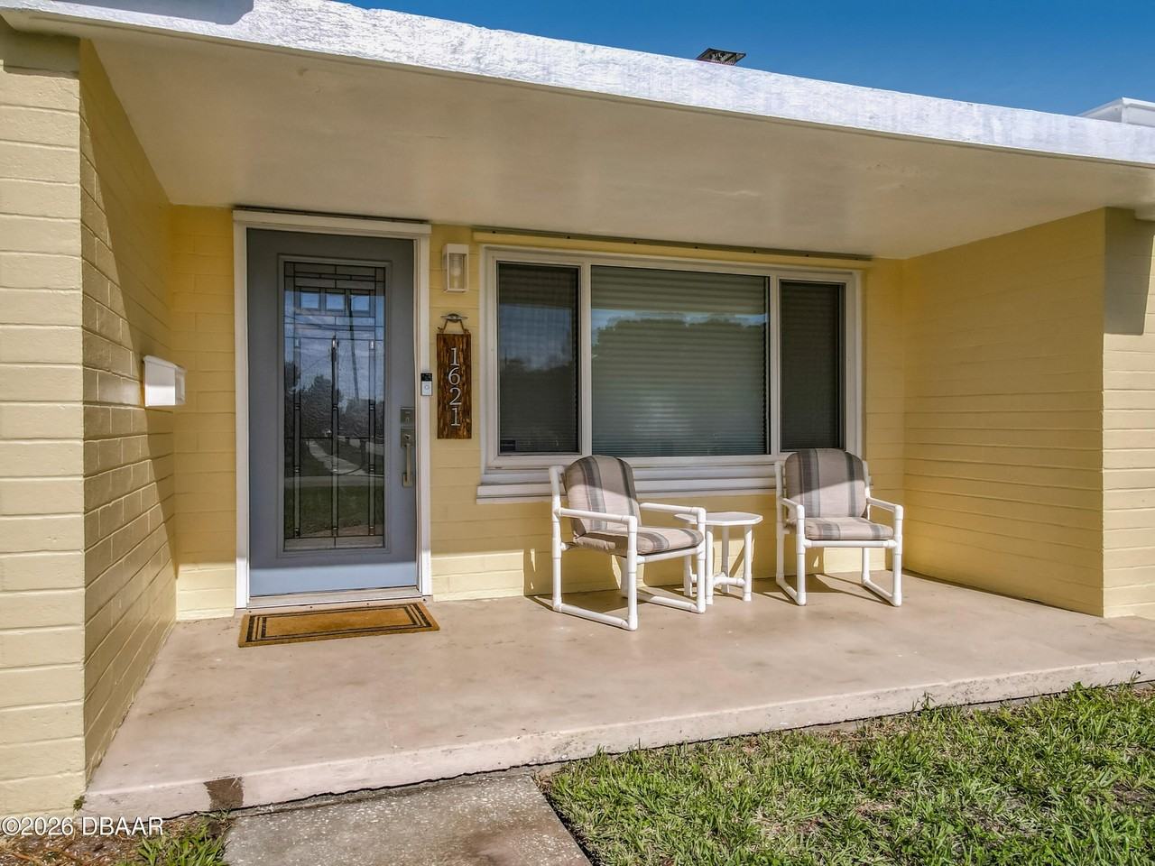 1621 N Oleander Ave - Photo 5 of 50