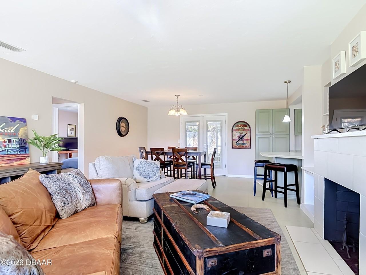 1621 N Oleander Ave - Photo 6 of 50