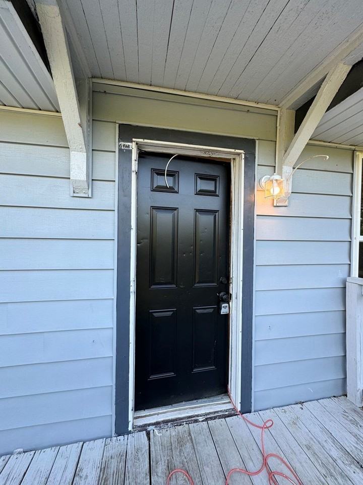 2377 S Riverbend Rd - Photo 2 of 14