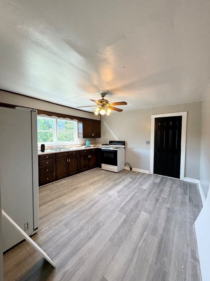 2377 S Riverbend Rd - Photo 4 of 14