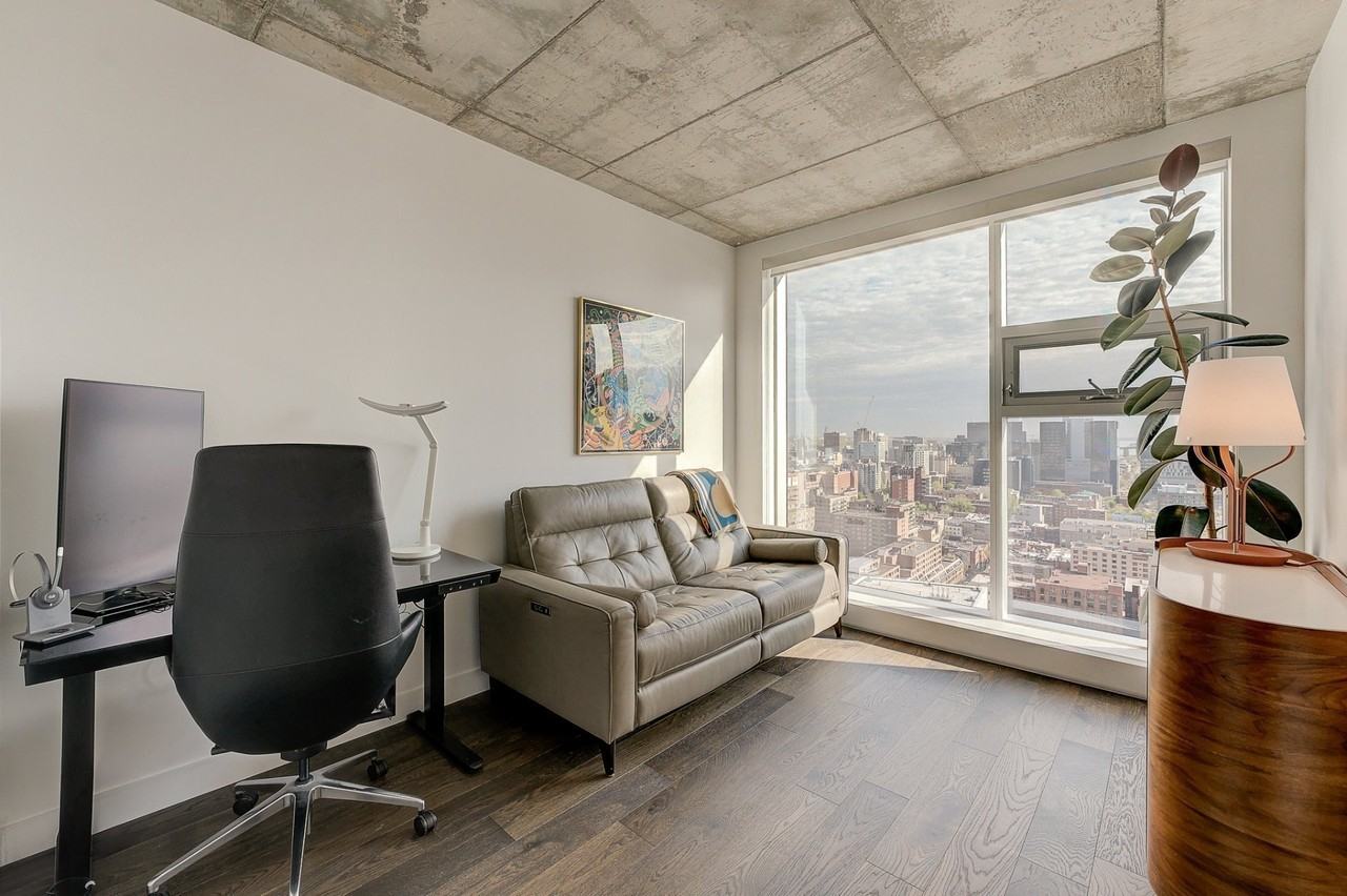 1030 Rue De Bleury - Photo 2 of 33