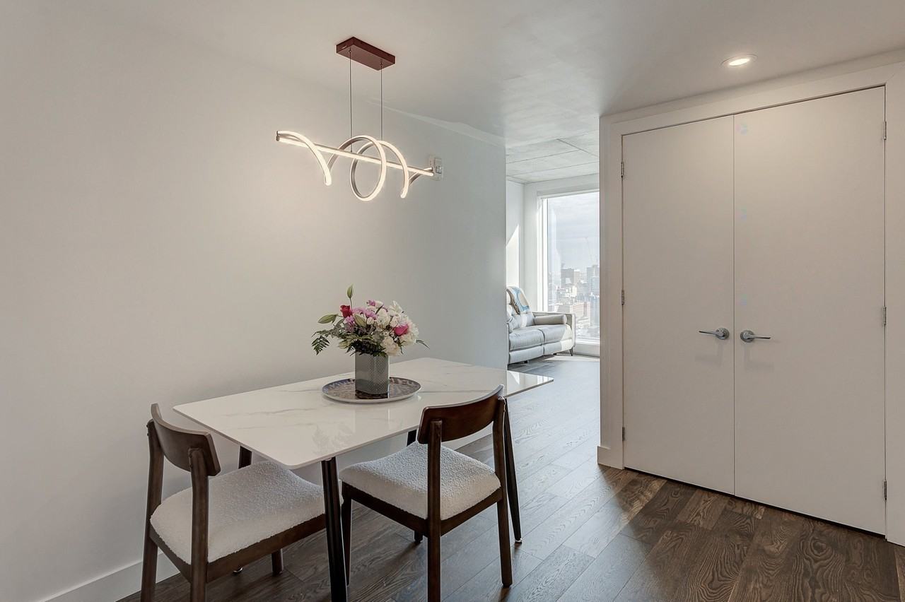 1030 Rue De Bleury - Photo 4 of 33