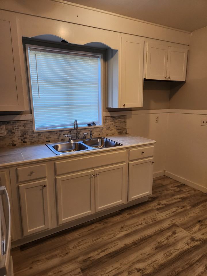 5440 Grafton St #1 - Photo 4 of 11