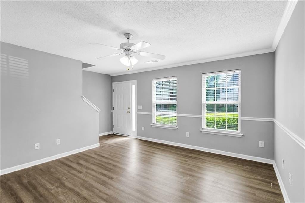 141 Madison Pl - Photo 3 of 26