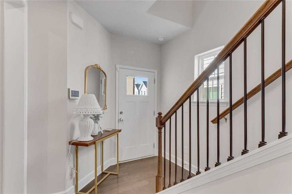 624 Spadina Rd - Photo 6 of 38