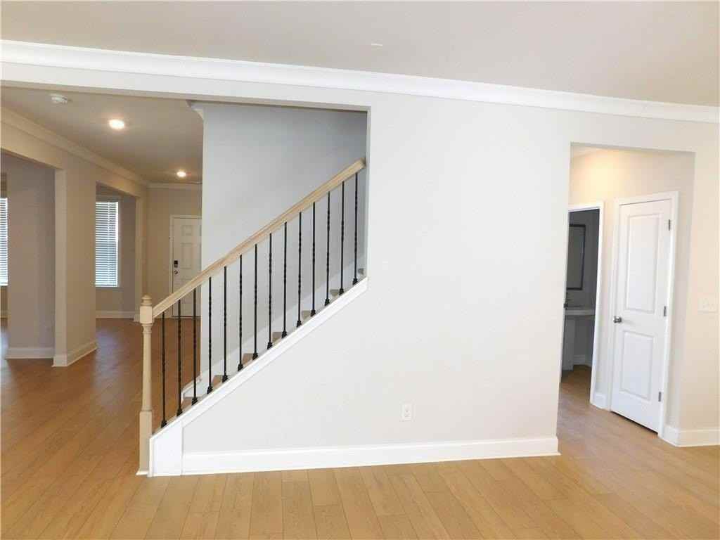 930 Elderberry Ct - Photo 5 of 29