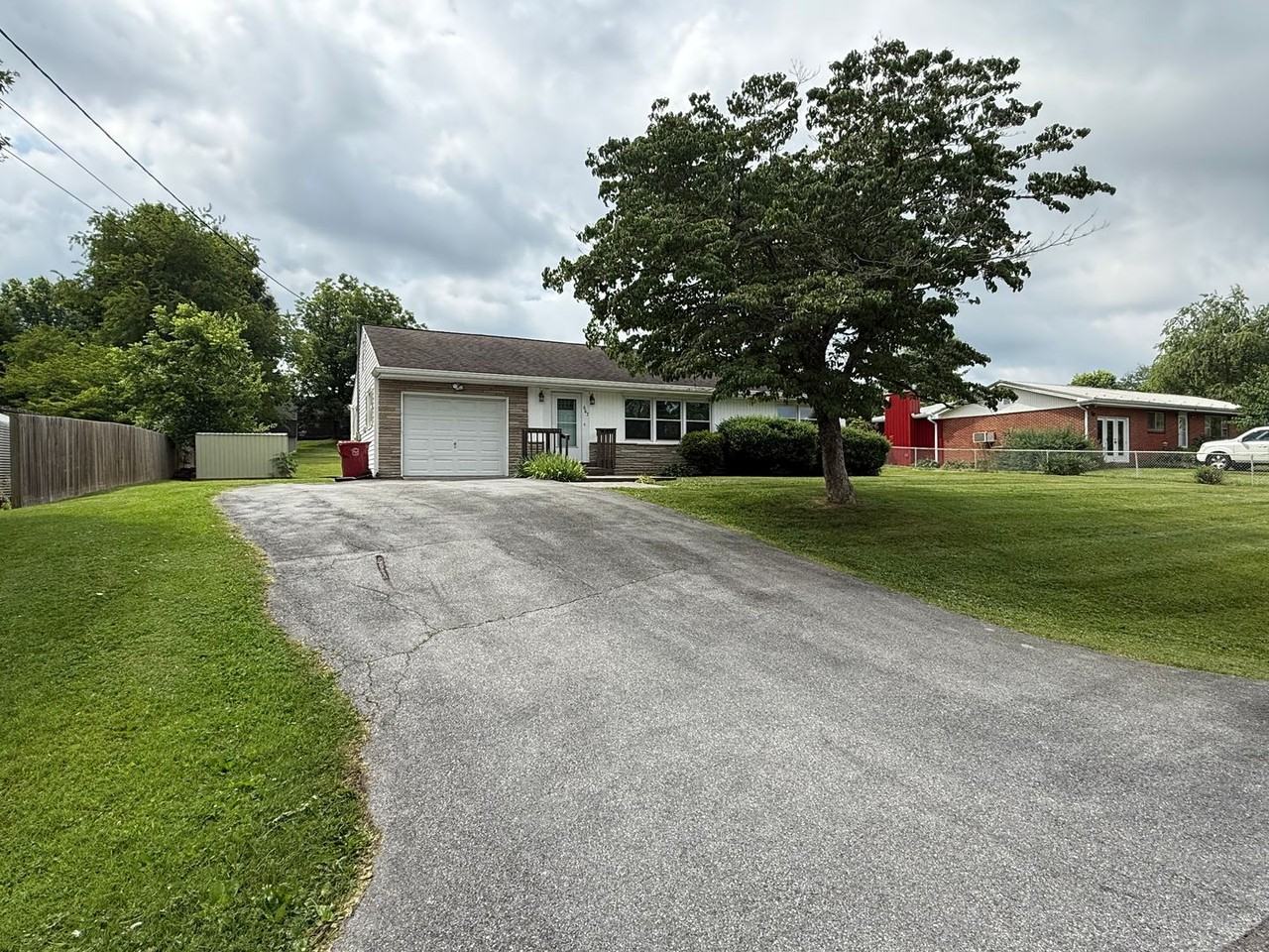 607 Ridgeview Dr - Photo 2 of 30