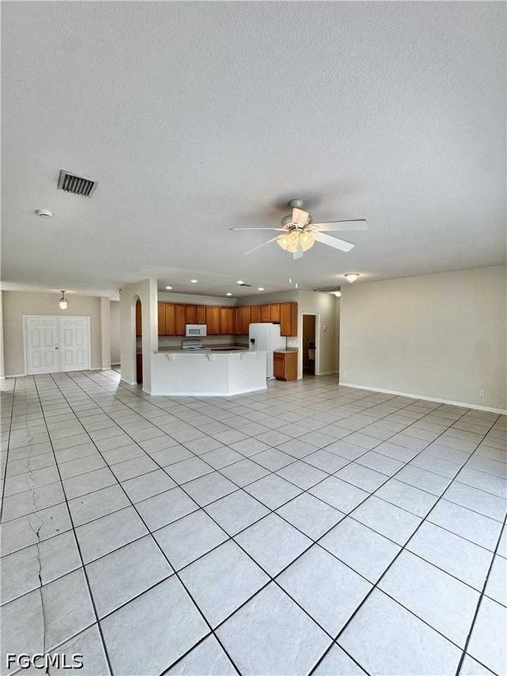 530 Kilgour Ave - Photo 5 of 49