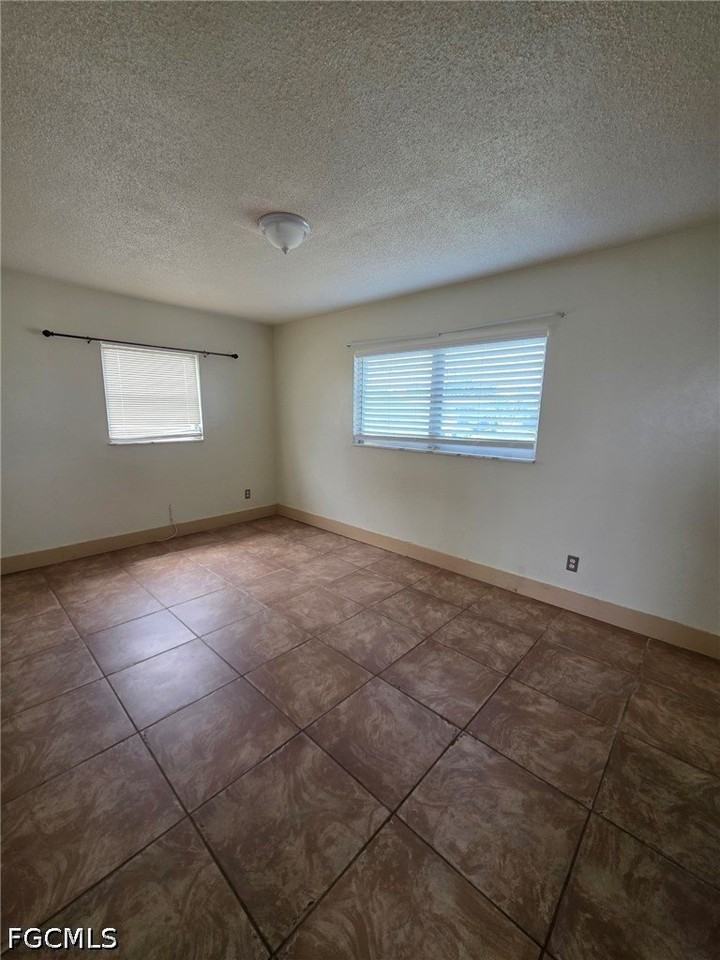 1507 Markdale St E - Photo 6 of 13