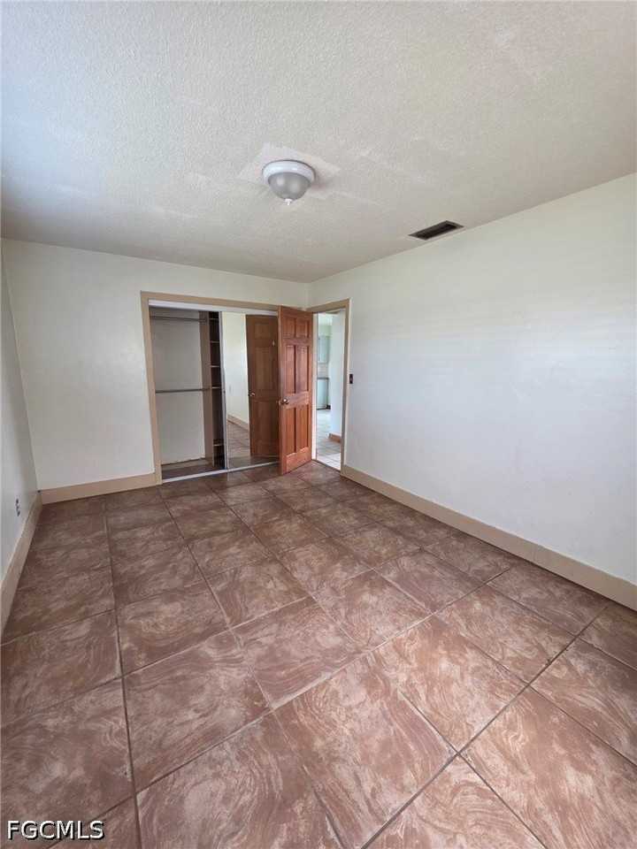 1507 Markdale St E - Photo 7 of 13
