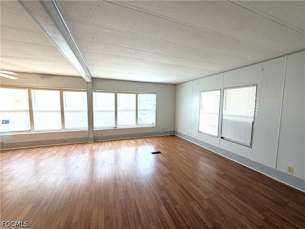 106 Gaslight Ave - Photo 6 of 18