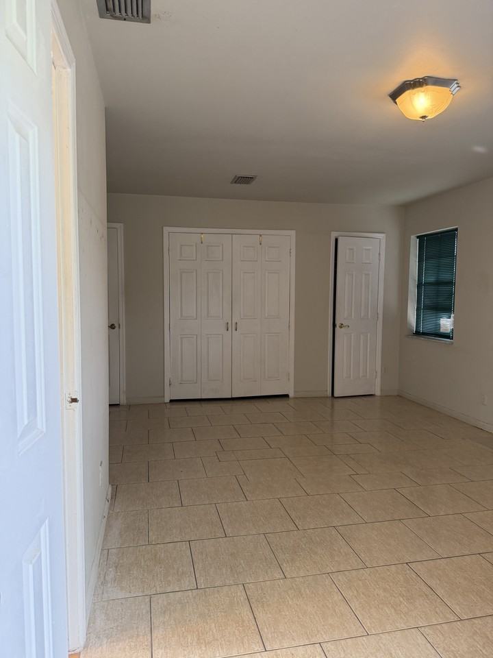 2653 Se 2nd St #B - Photo 2 of 8