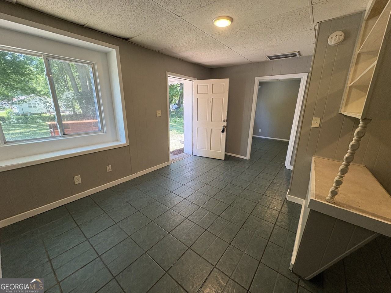 207 Reynolds St Ne #3C - Photo 2 of 9