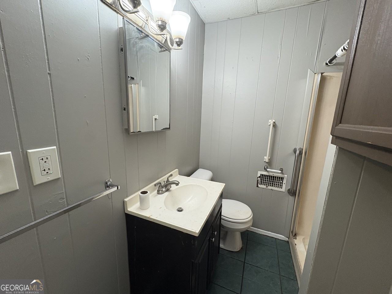 207 Reynolds St Ne #3C - Photo 7 of 9