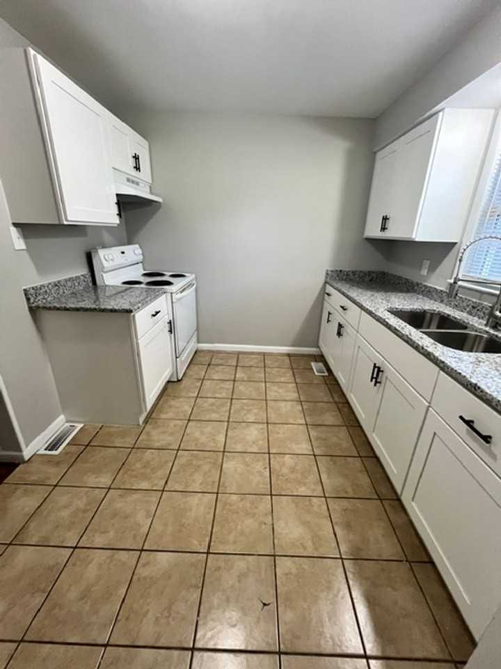 1647 Strader Dr - Photo 5 of 18