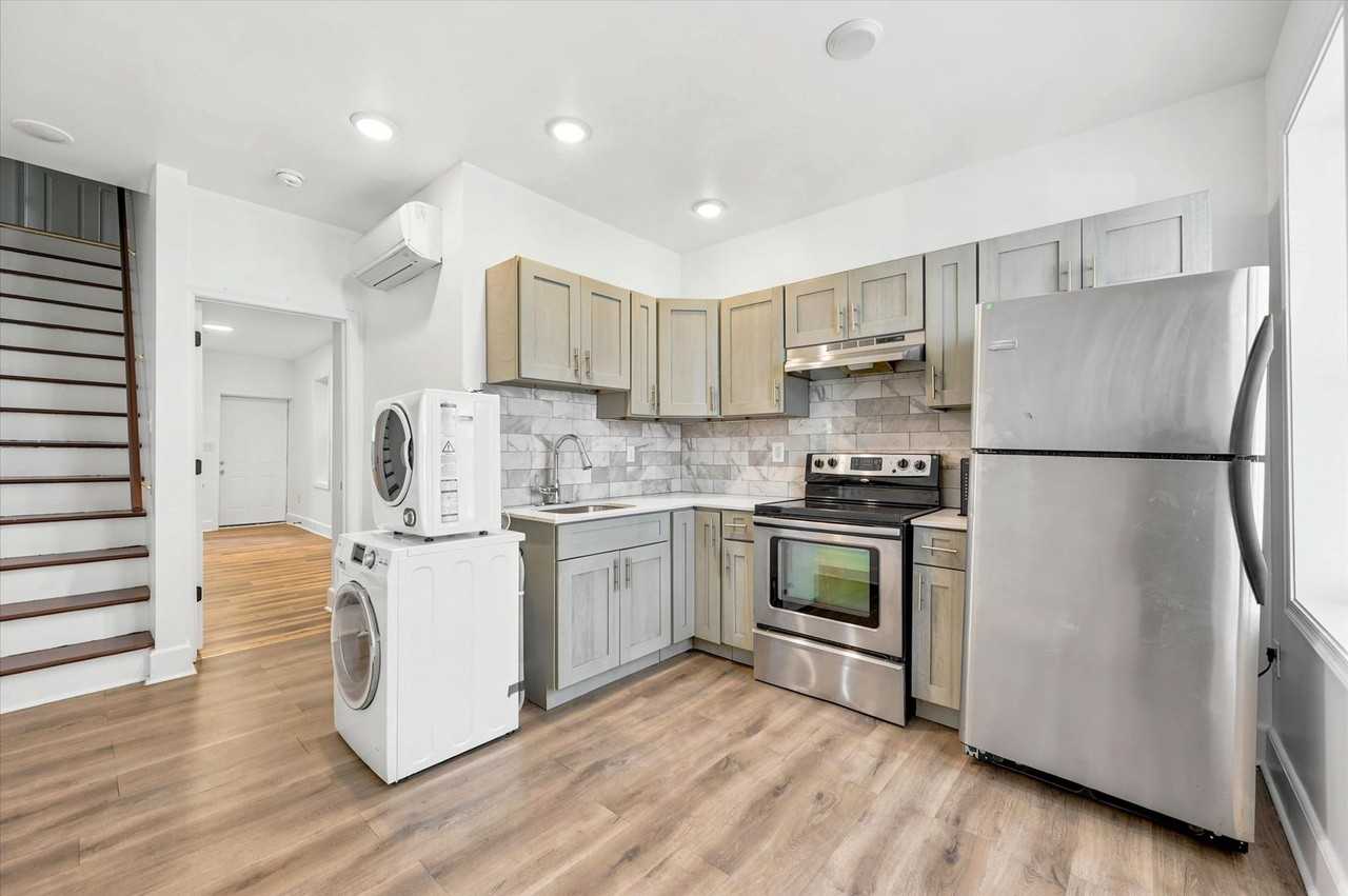 623 E Wishart St - Photo 3 of 15