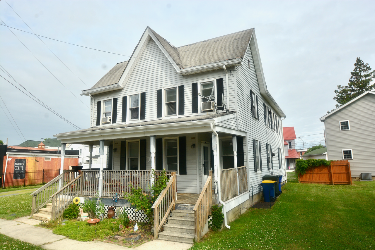 303 Smyrna Ave - Photo 2 of 18