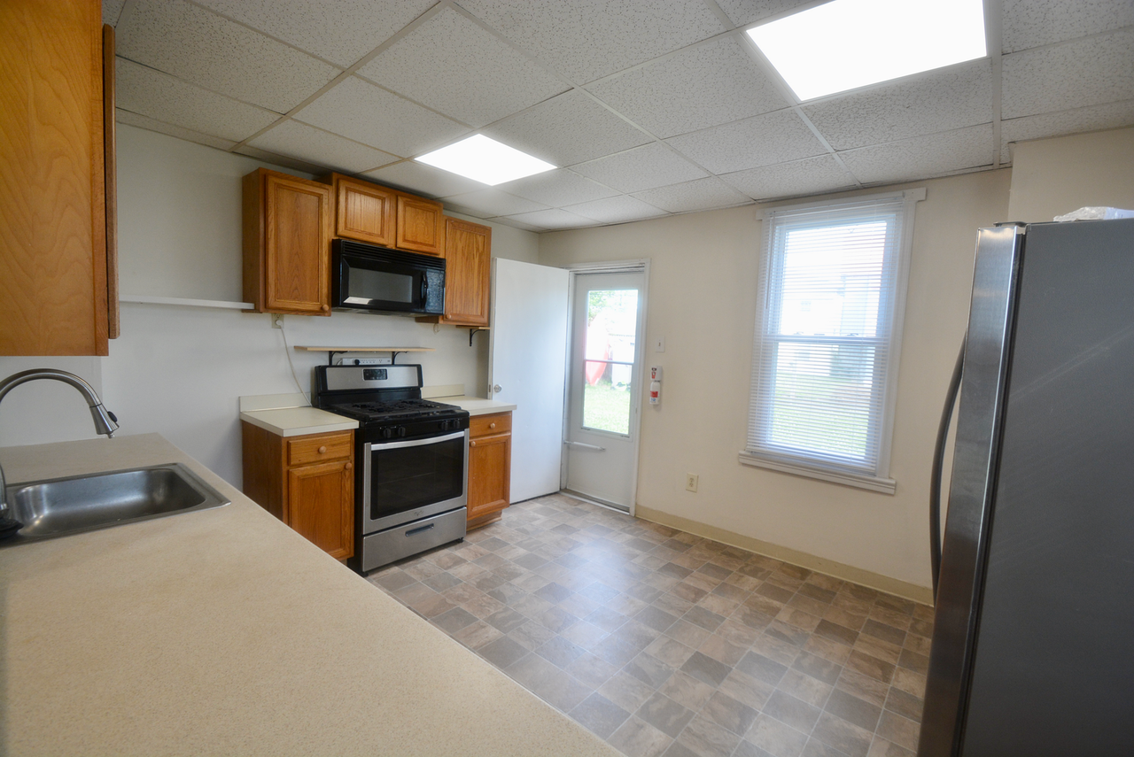 303 Smyrna Ave - Photo 5 of 18