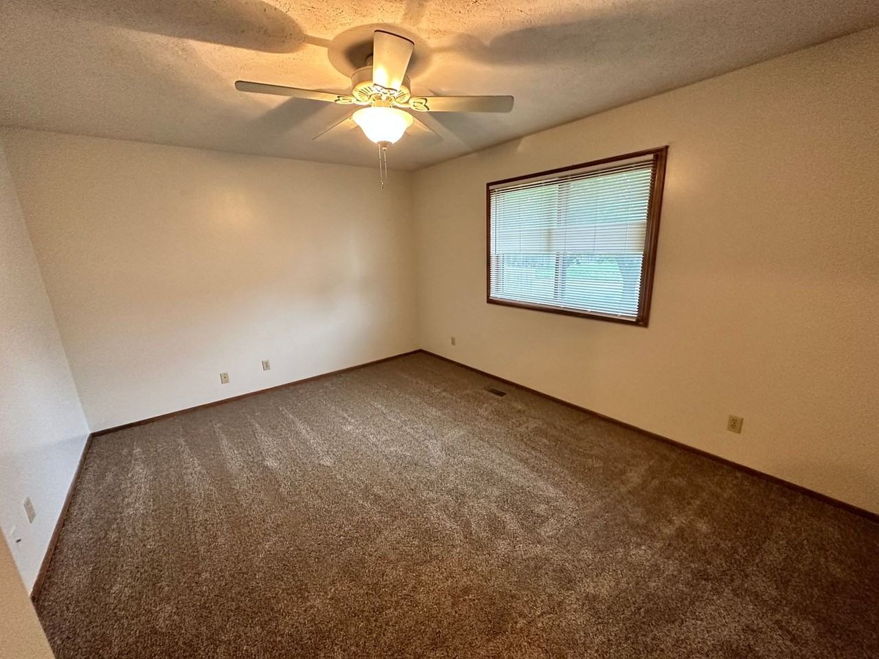 2321 W Sumner St - Photo 6 of 15
