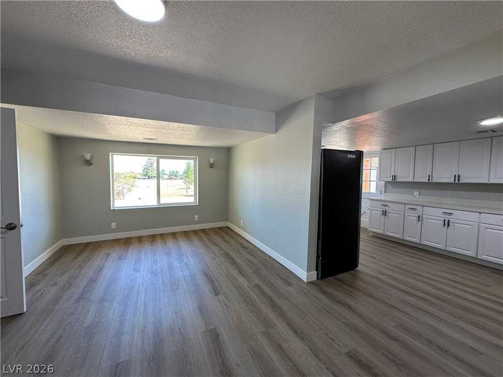 2590 N Murphy St - Photo 5 of 34