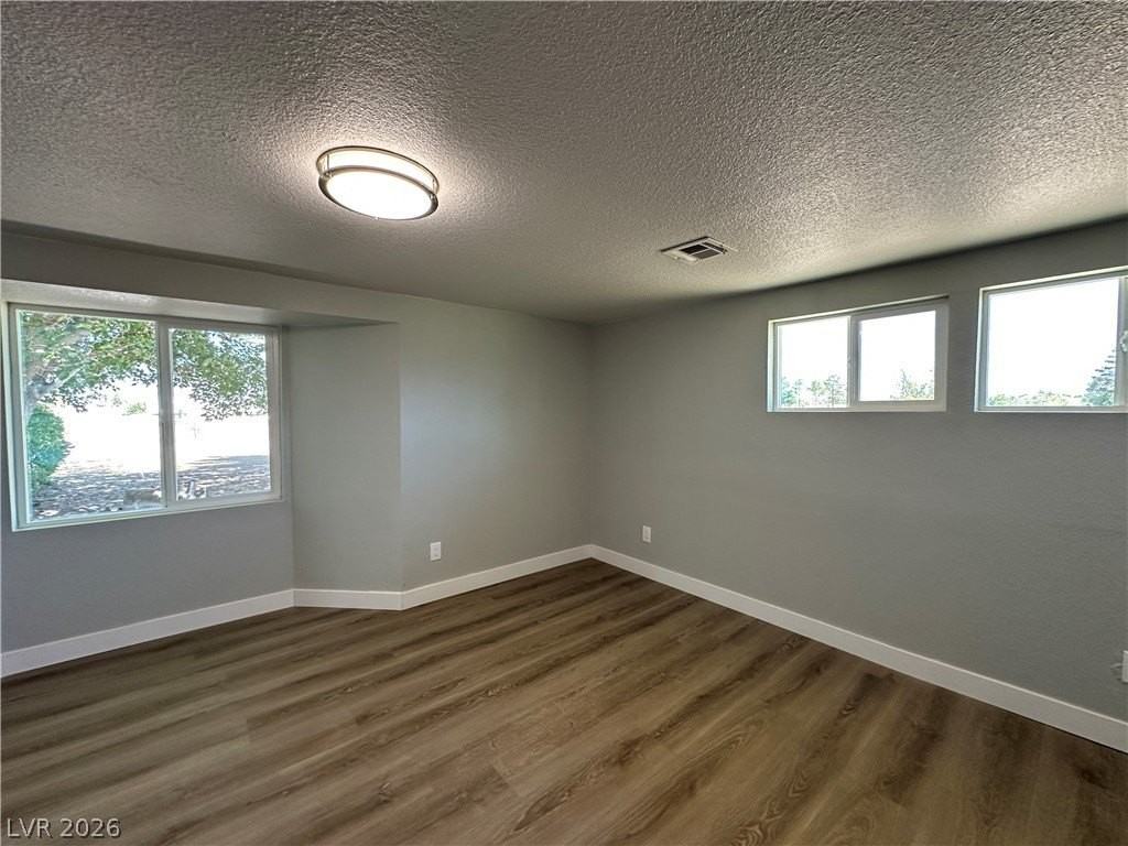 2590 N Murphy St - Photo 7 of 34