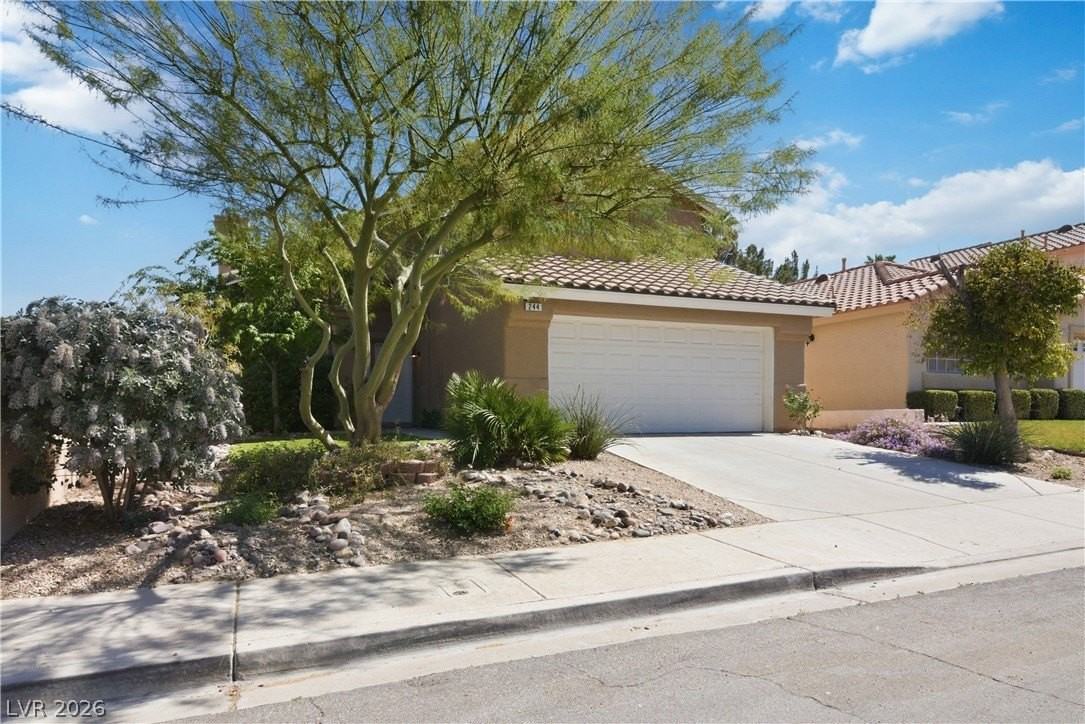244 Camelback Ridge Ave - Photo 2 of 19