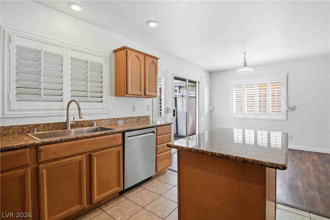 244 Camelback Ridge Ave - Photo 7 of 19