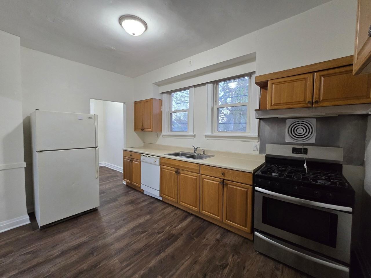 10 Lawndale St #2 - Photo 3 of 13