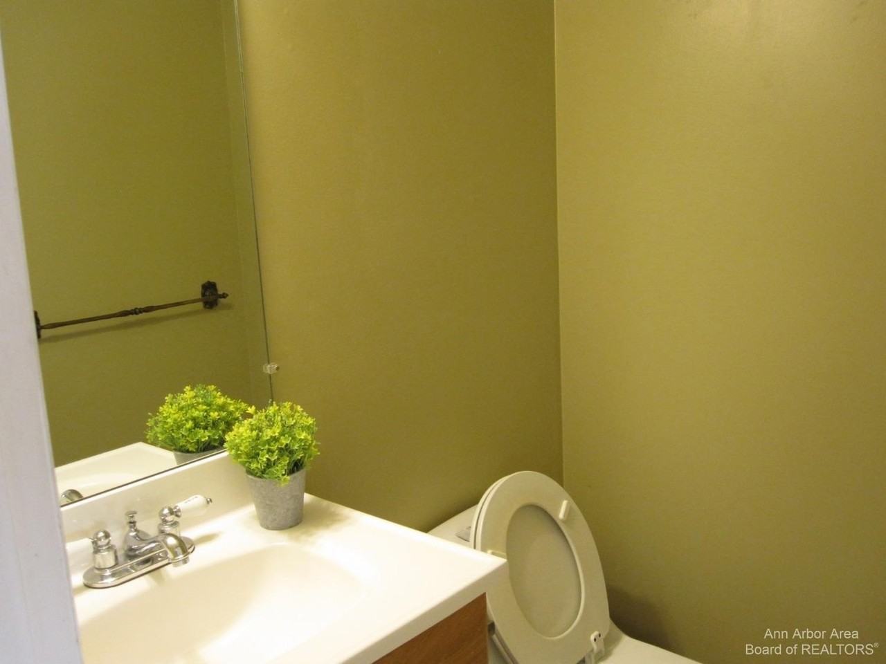 3238 Alpine Dr - Photo 5 of 25