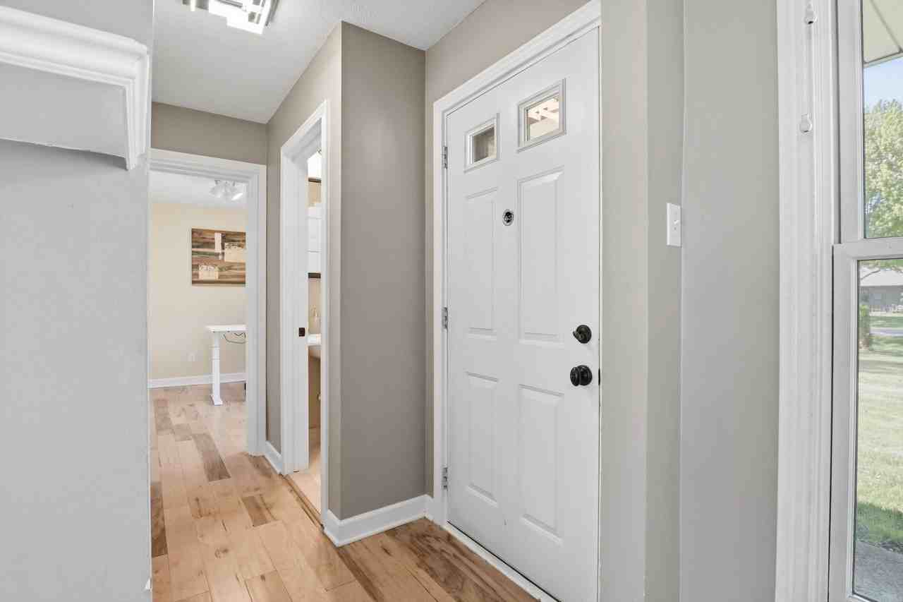 16195 Madoline St - Photo 5 of 42