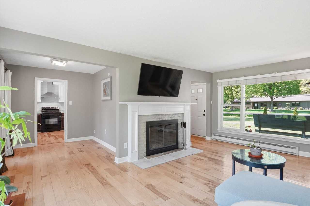 16195 Madoline St - Photo 7 of 42