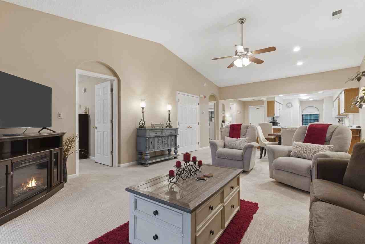 350 S Wildwood Dr #19 - Photo 5 of 38