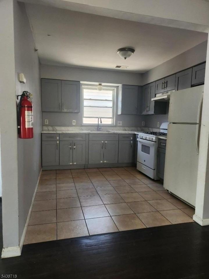 744 S 12th St #2 - Photo 3 of 8