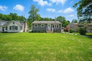 featured image of 22 Beaver Brook Ln