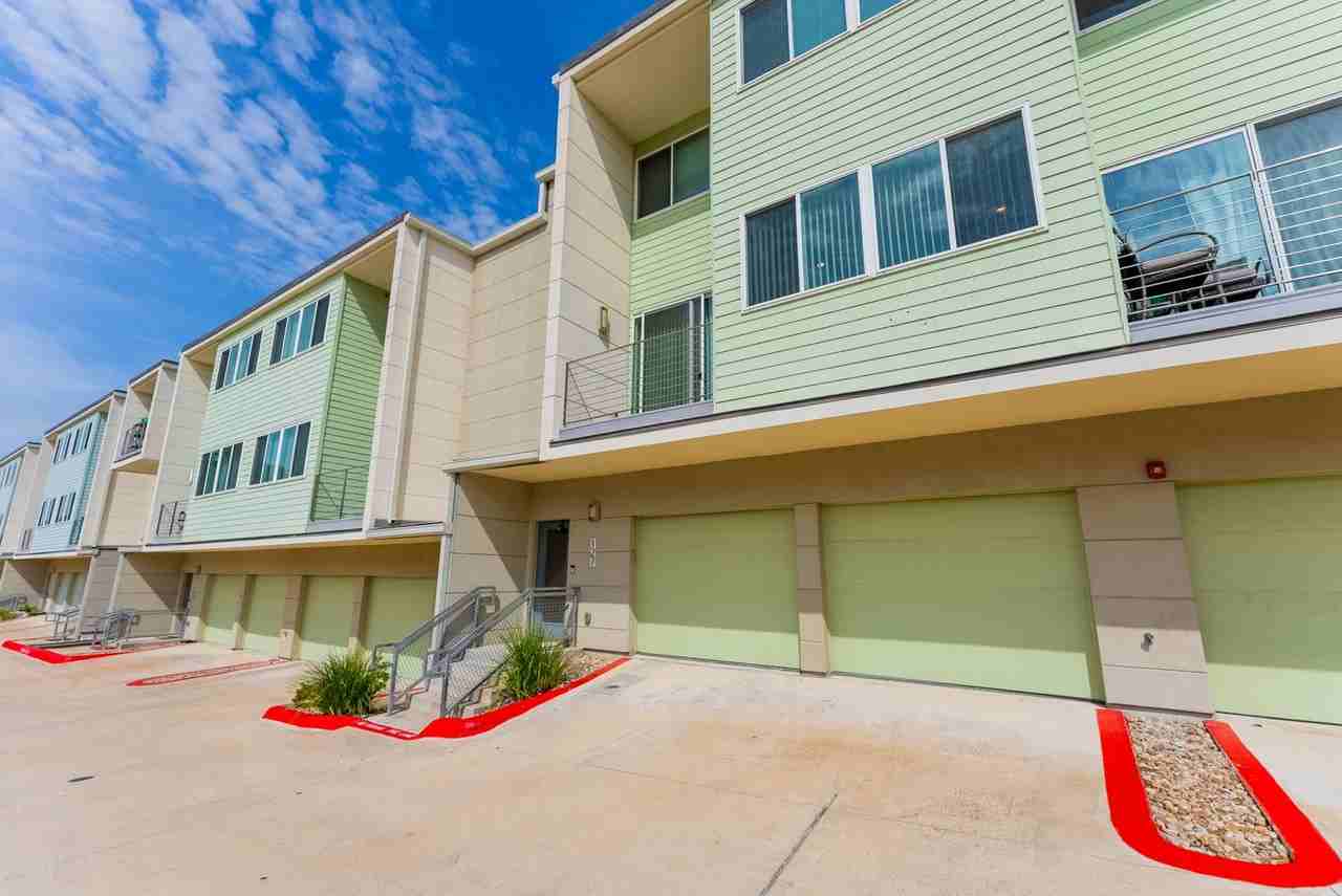 604 N Bluff Dr #127 - Photo 2 of 38